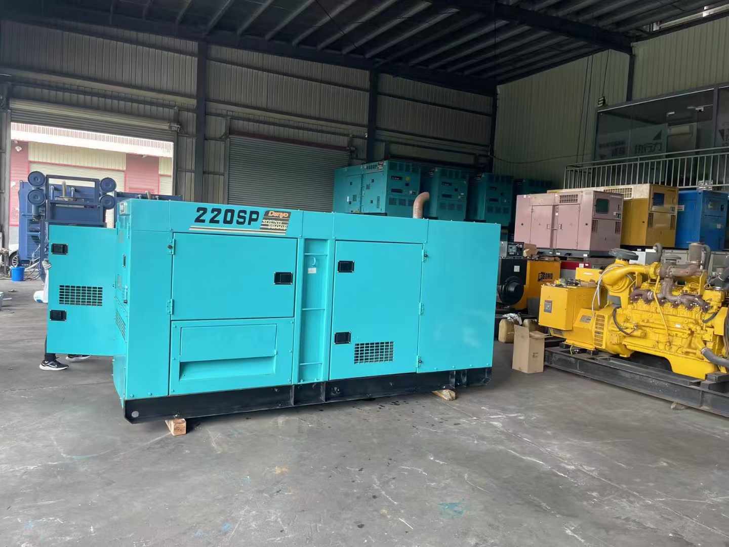 曲江800kW 柴油发电机的输出电流波动范围是多少？