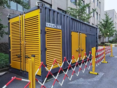 曲江如何使用转速表检查发动机的转速？