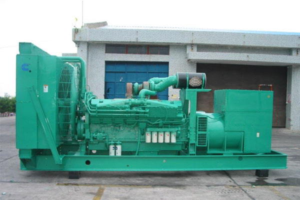 曲江工厂发电机应急发电时如何更准确地检查发电机状态？